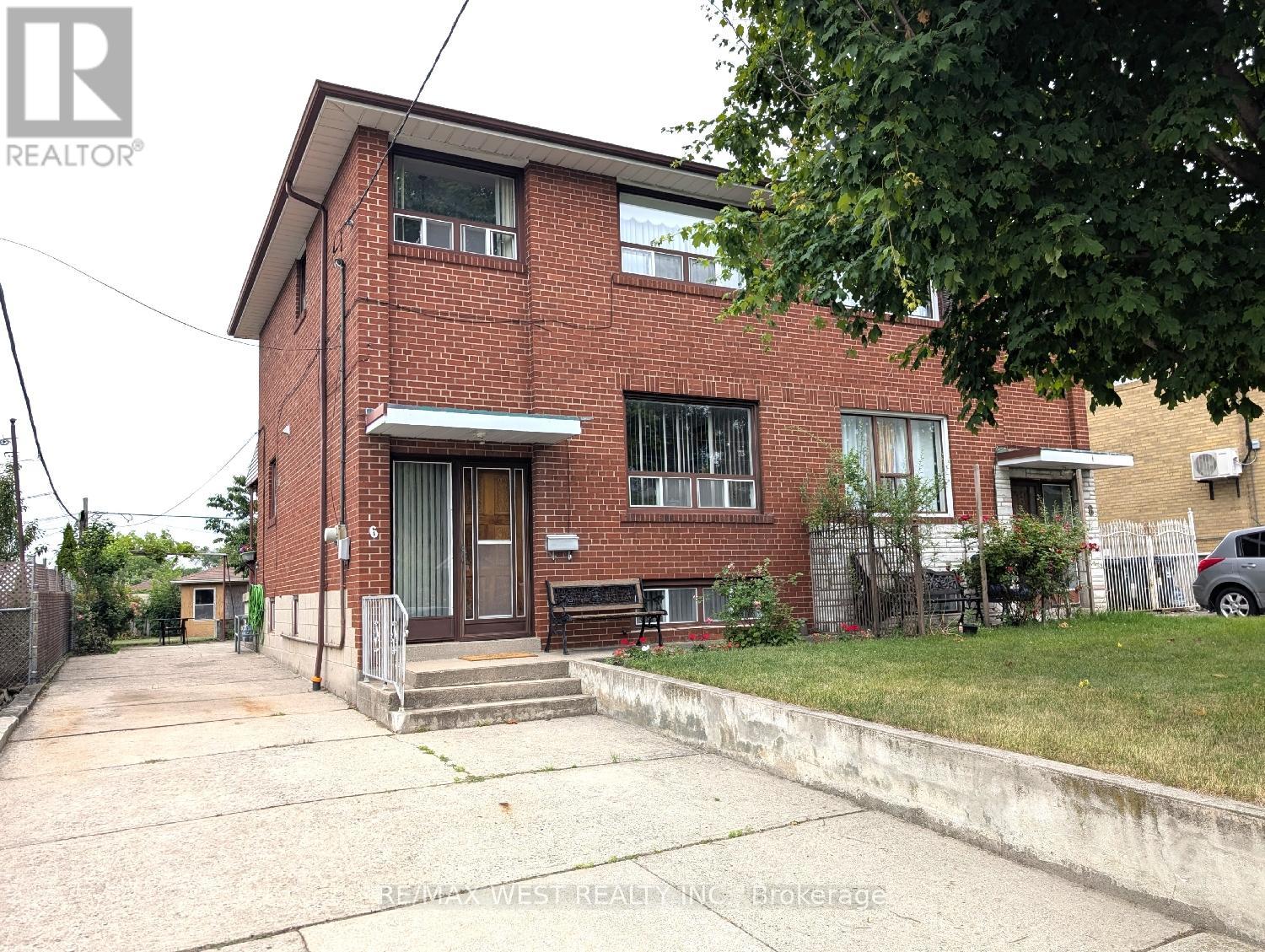 6 Dalrymple Dr, Toronto, ON M6N 4S3