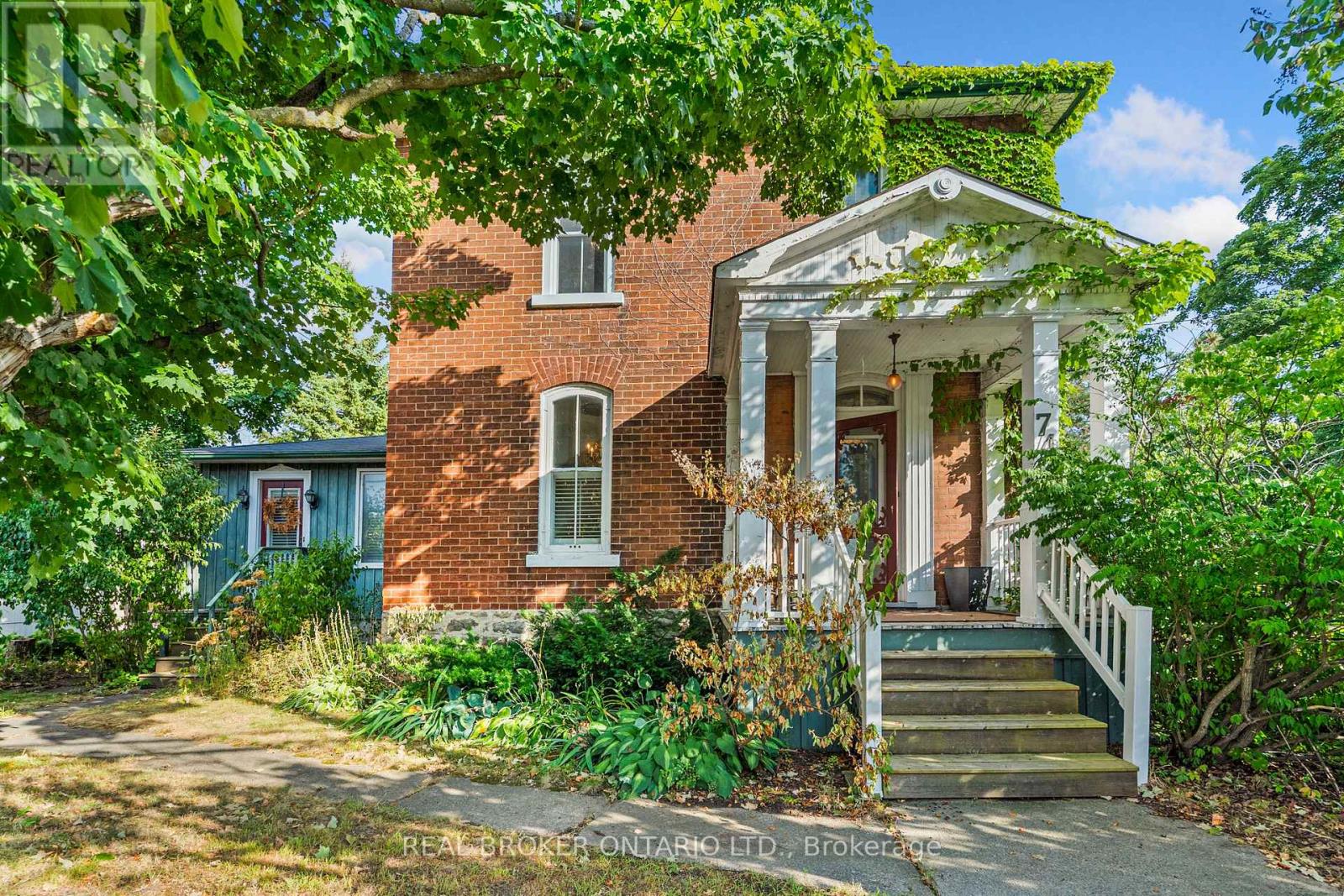 74 Lake Ave W, Carleton Place, ON K7C 1L6