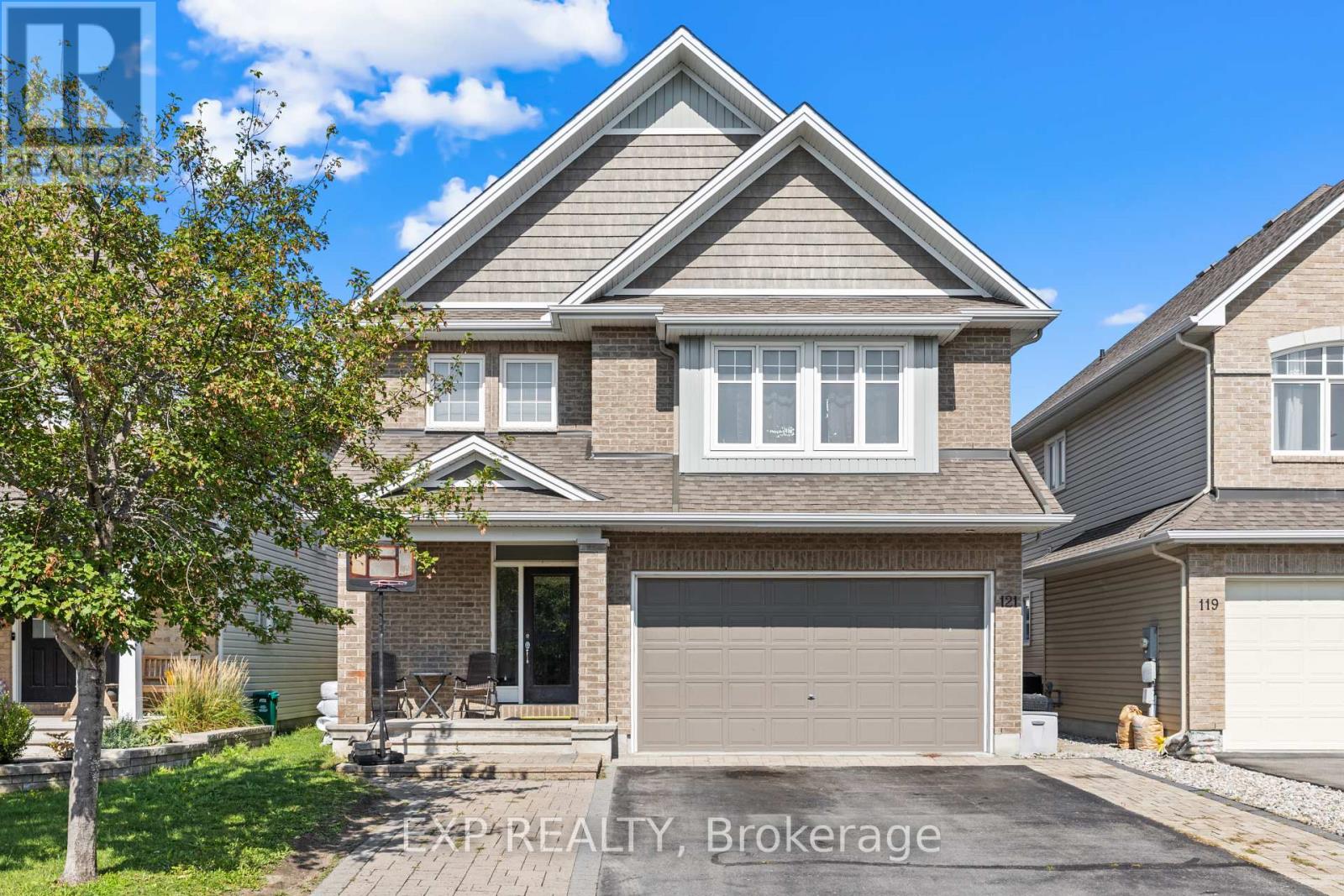 121 Daglan Cres, Ottawa, ON K4A 0W7