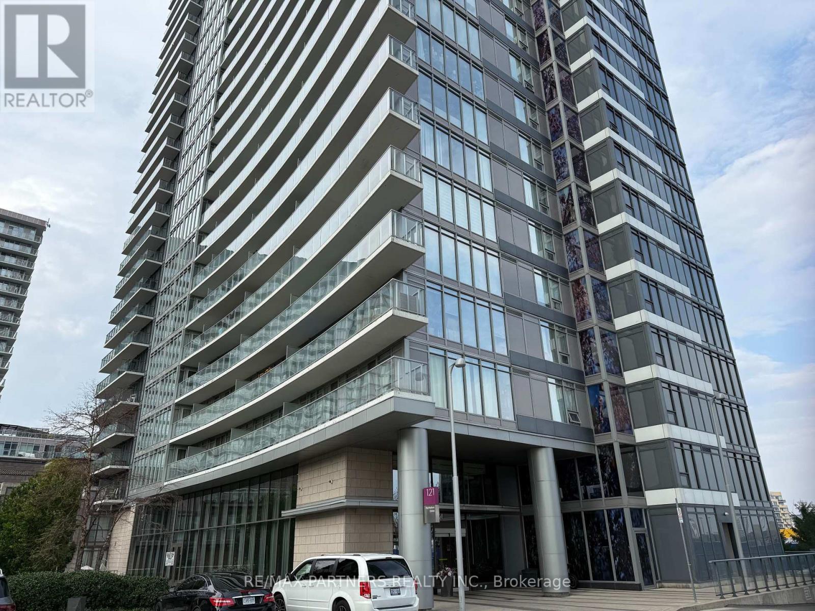 716 121 Mcmahon Dr, Toronto, ON M2K 0C1