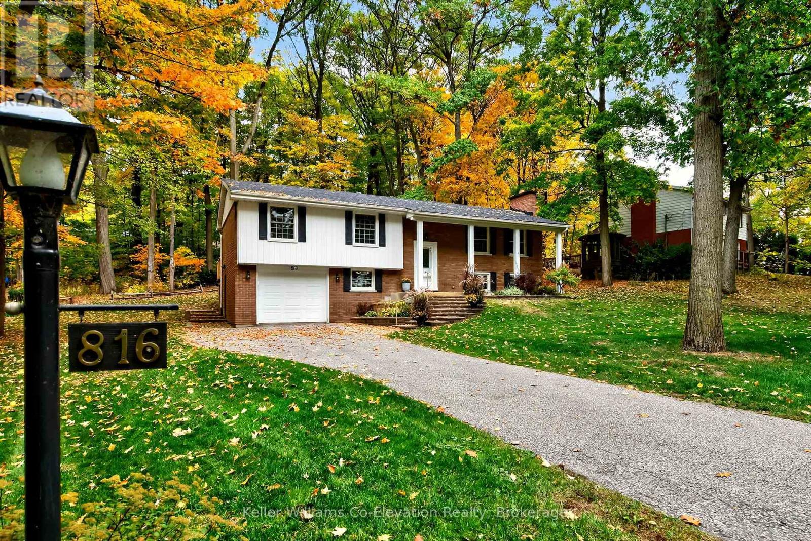 816 Portage Park Ln, Midland, ON L4R 5G3