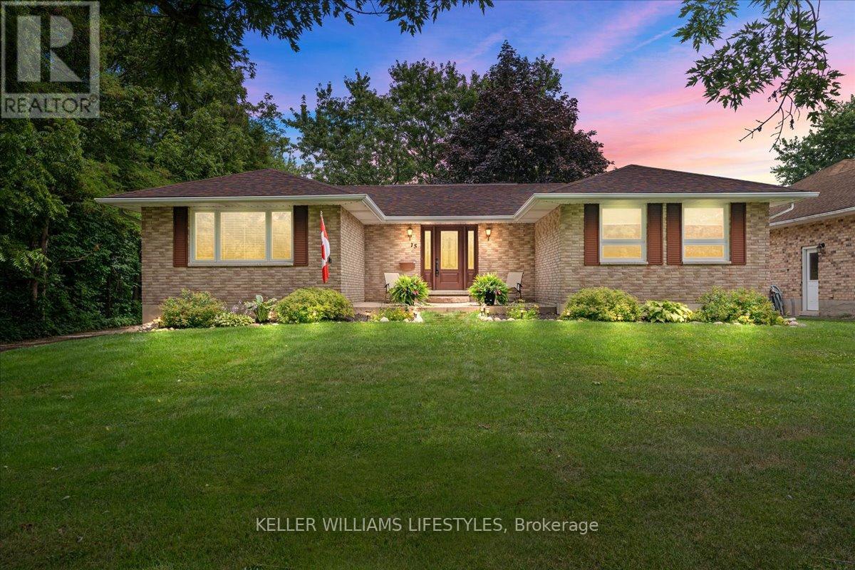 15 Bayley St, Lambton Shores, ON N0N 1J0
