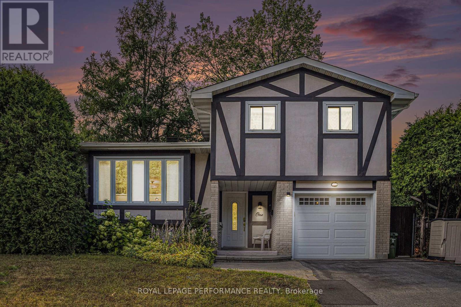 1 Wedgewood Cres, Ottawa, ON K1B 4B9