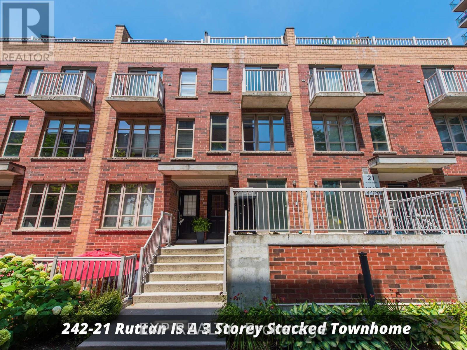 242 21 Ruttan St, Toronto, ON M6P 0A1