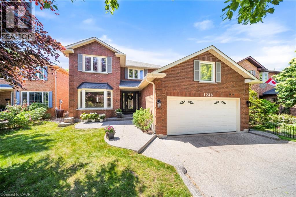 1246 Old Carriage Way, Oakville, ON L6M 2E4