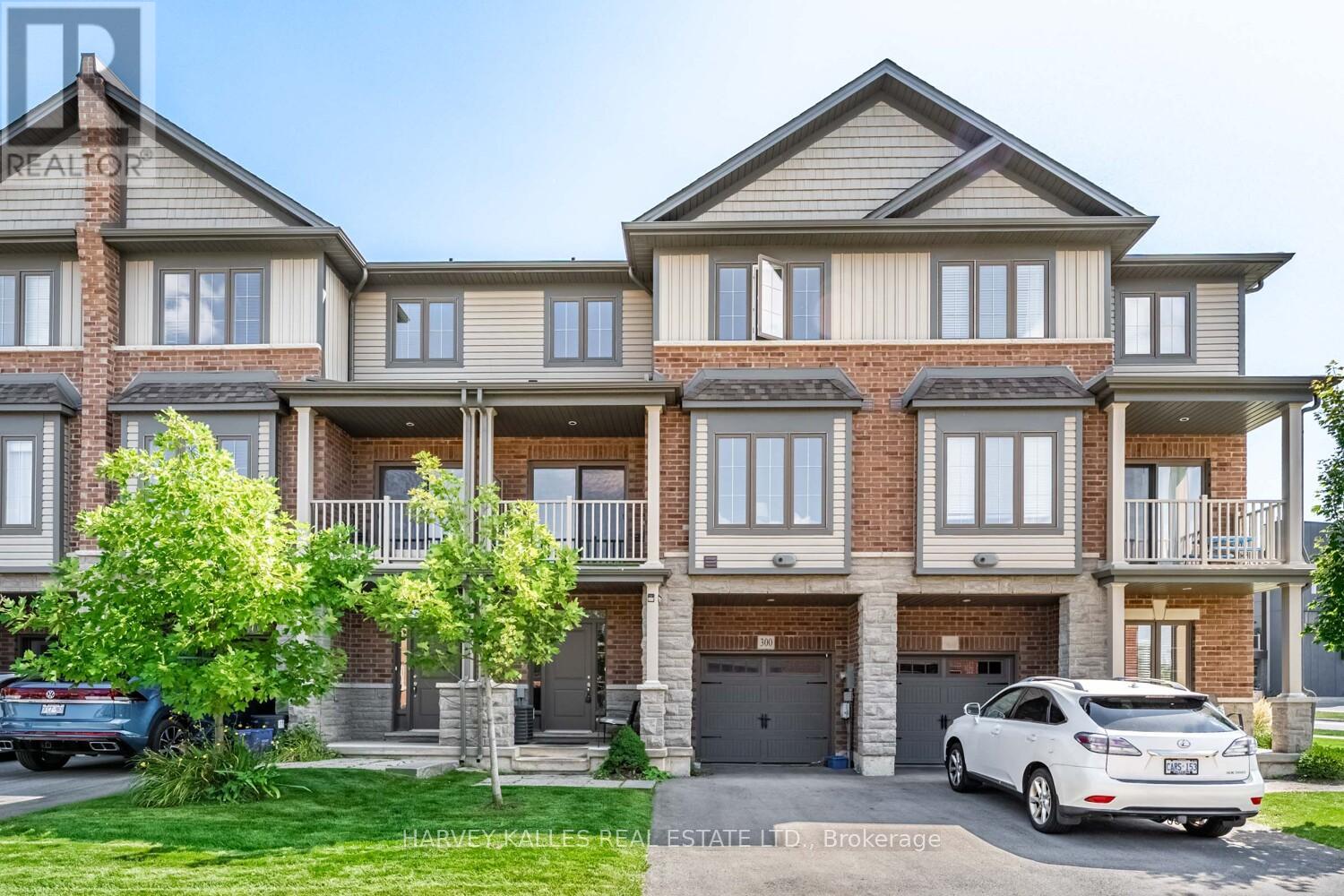 300 Humphrey St, Hamilton, ON L8B 1W5