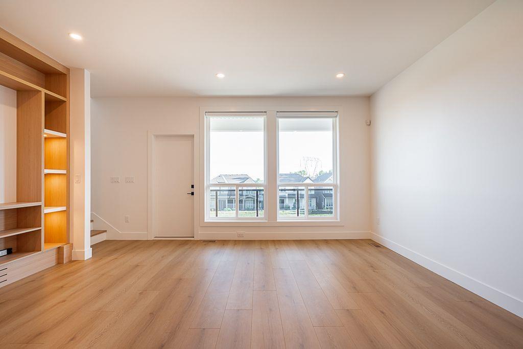 16693 16 Avenue Unit 101, Surrey, BC V3Z 0T3