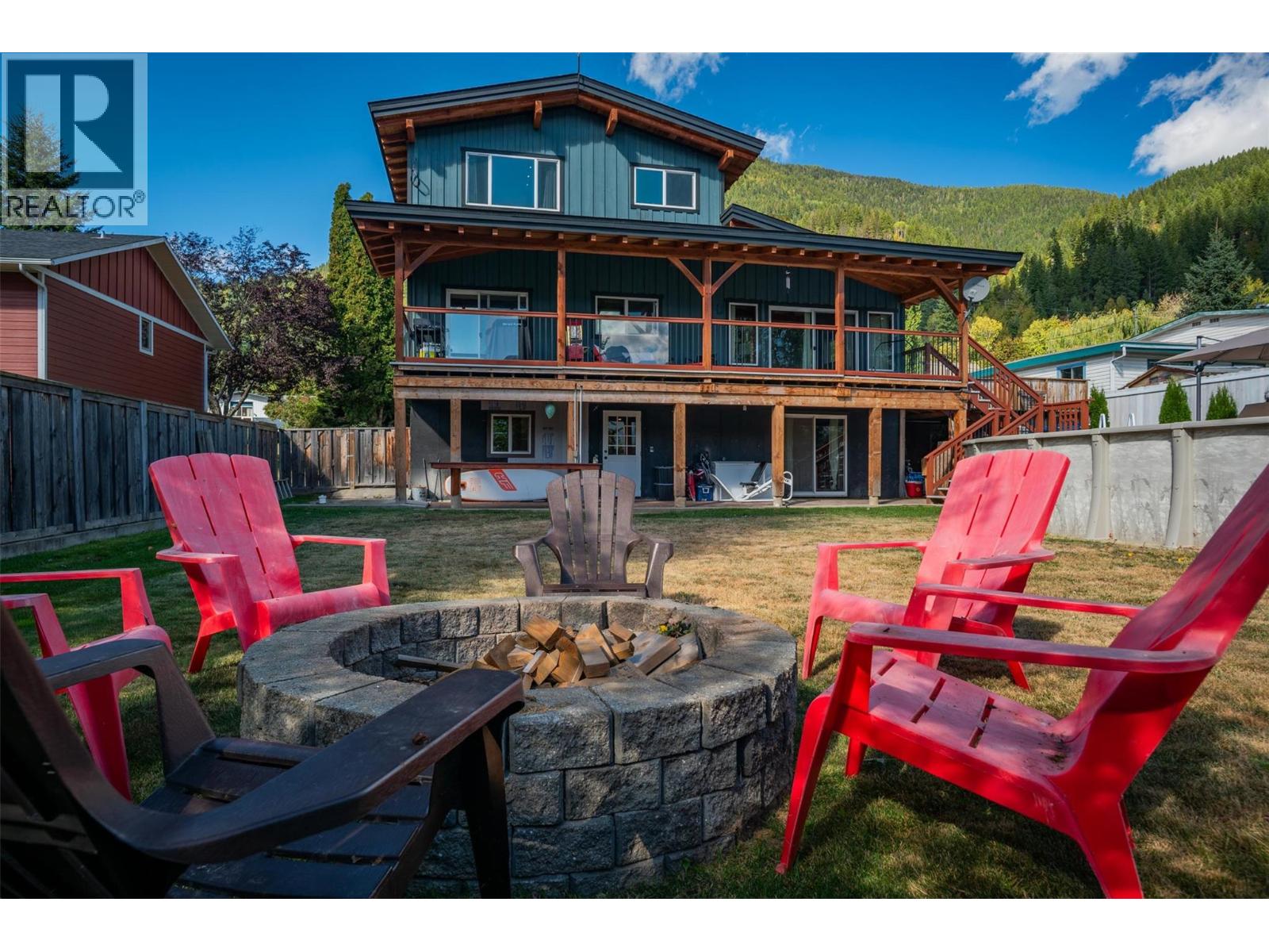 422 View St, Kaslo, BC V0G 1M0