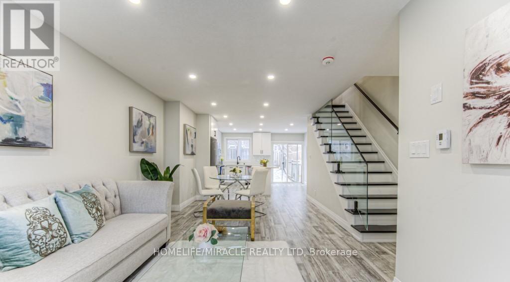 152 Overlea Dr, Kitchener, ON N2M 1T3