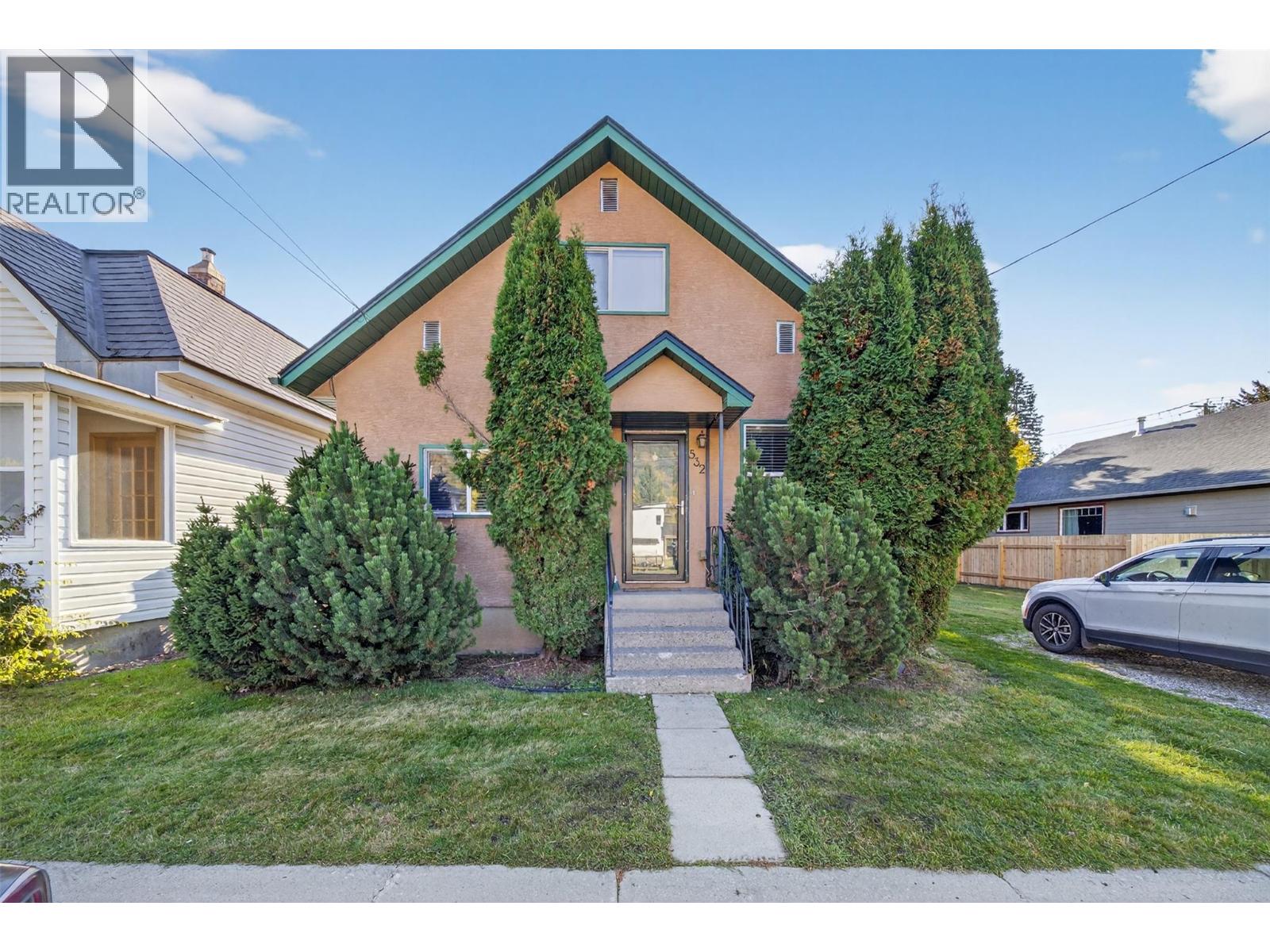 532 6th Avenue, Fernie, BC V0B 1M0