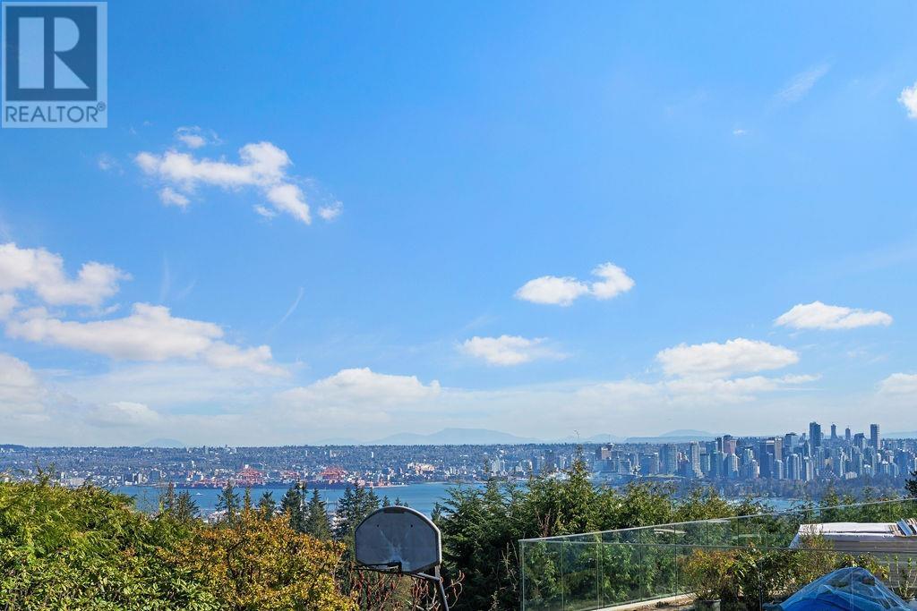 685 King Georges Way, West Vancouver, BC V7S 1S2