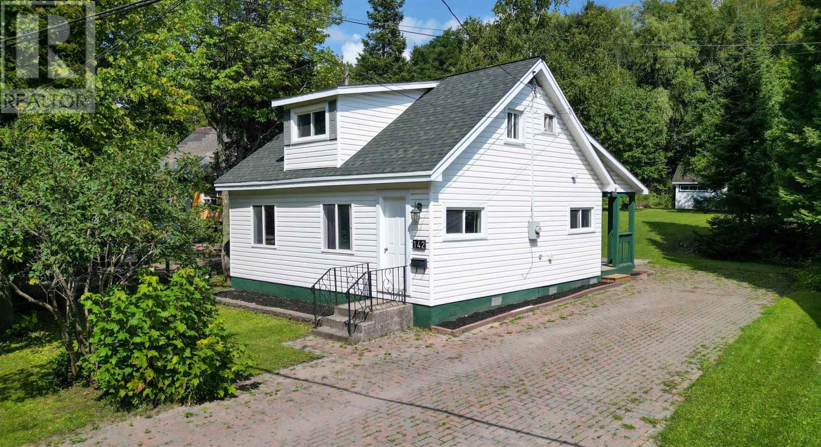 142 St Patrick St, Sault Ste. Marie, ON P6C 3S5