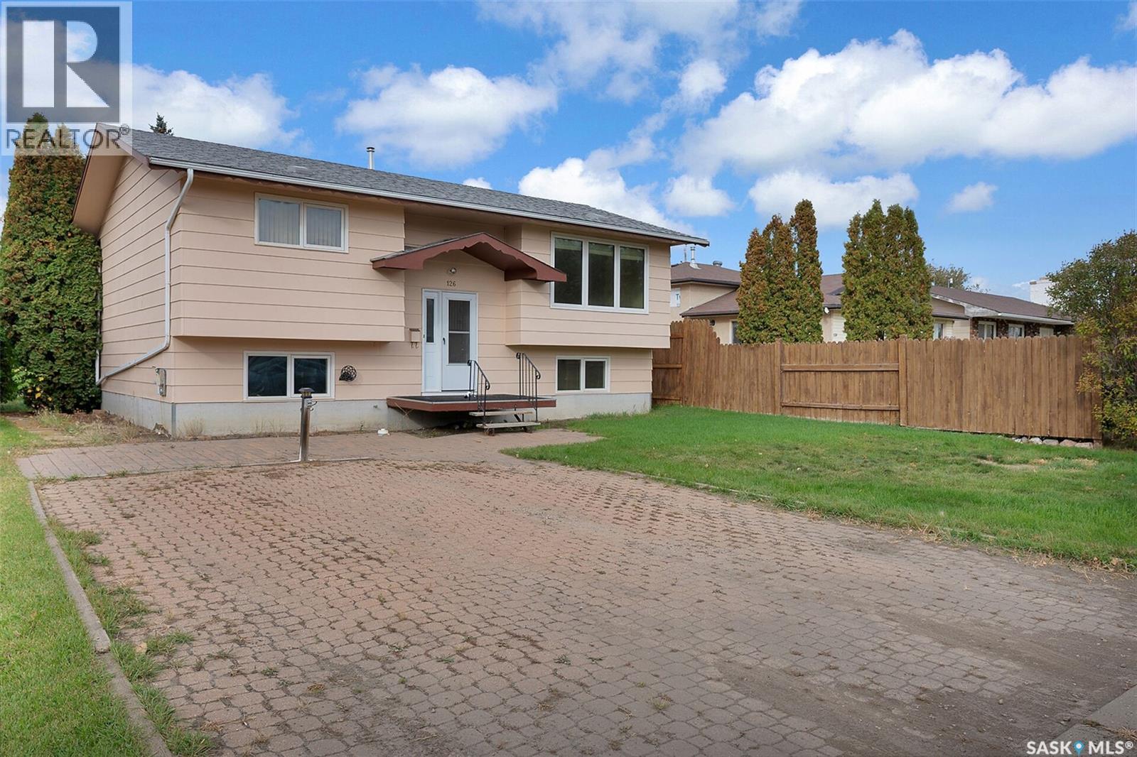 126 Burton St, Grand Coulee, SK S4M 0A3