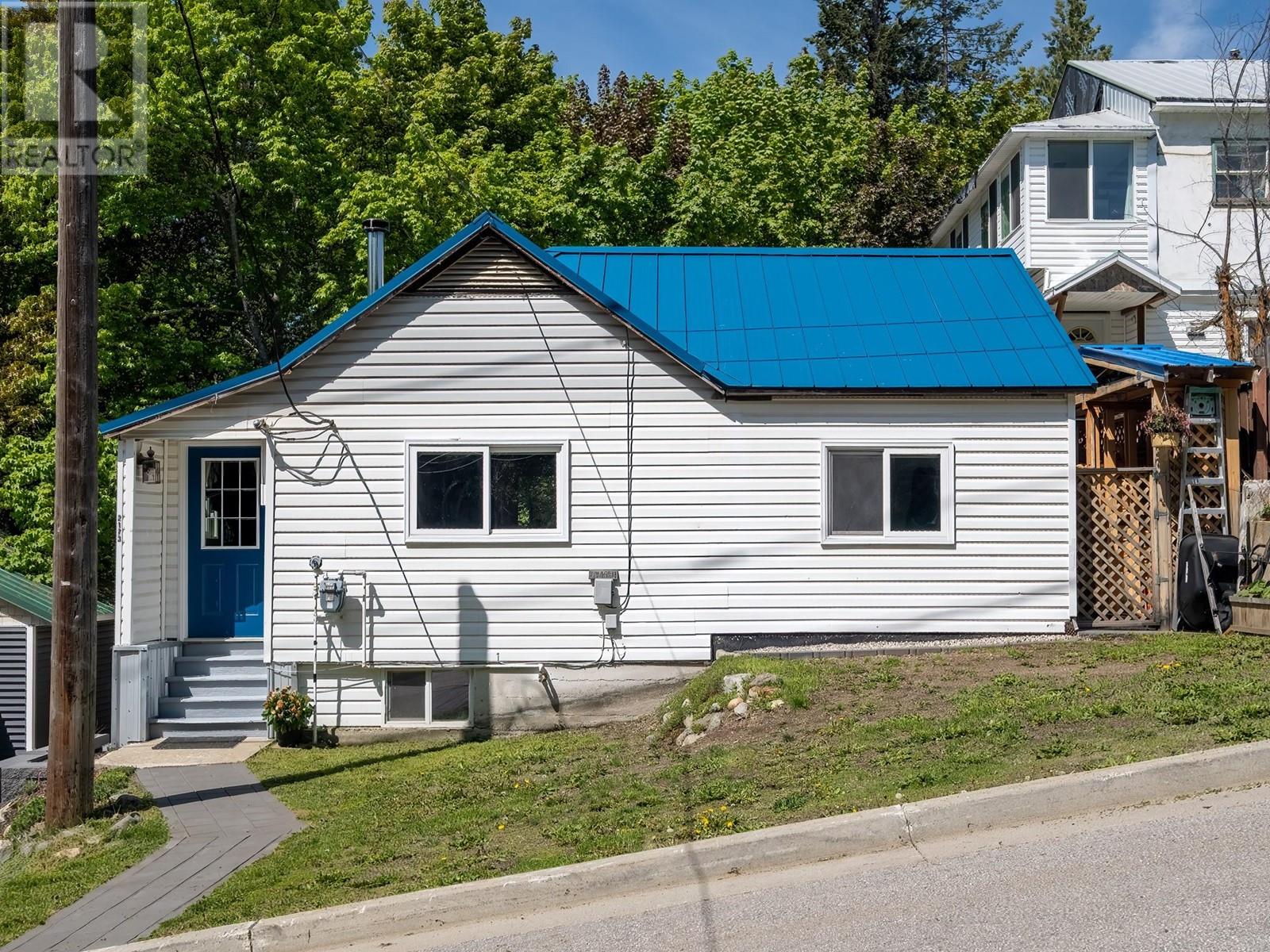2173 Spokane St, Rossland, BC V0G 1Y0