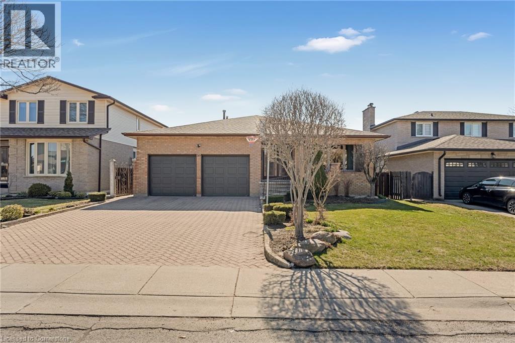 36 Skylark Dr, Hamilton, ON L9A 4Y2