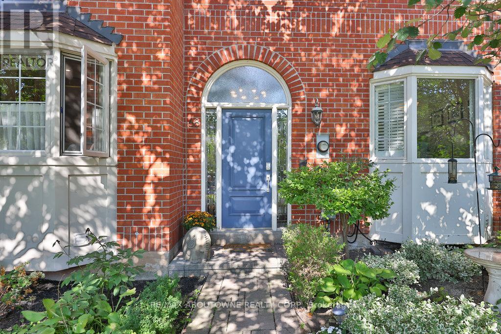 68 Tradewind Dr, Oakville, ON L6L 6K8