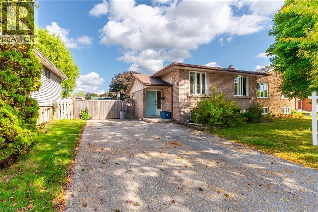 9 Beaver Cres, Brantford, ON N3P 1T3
