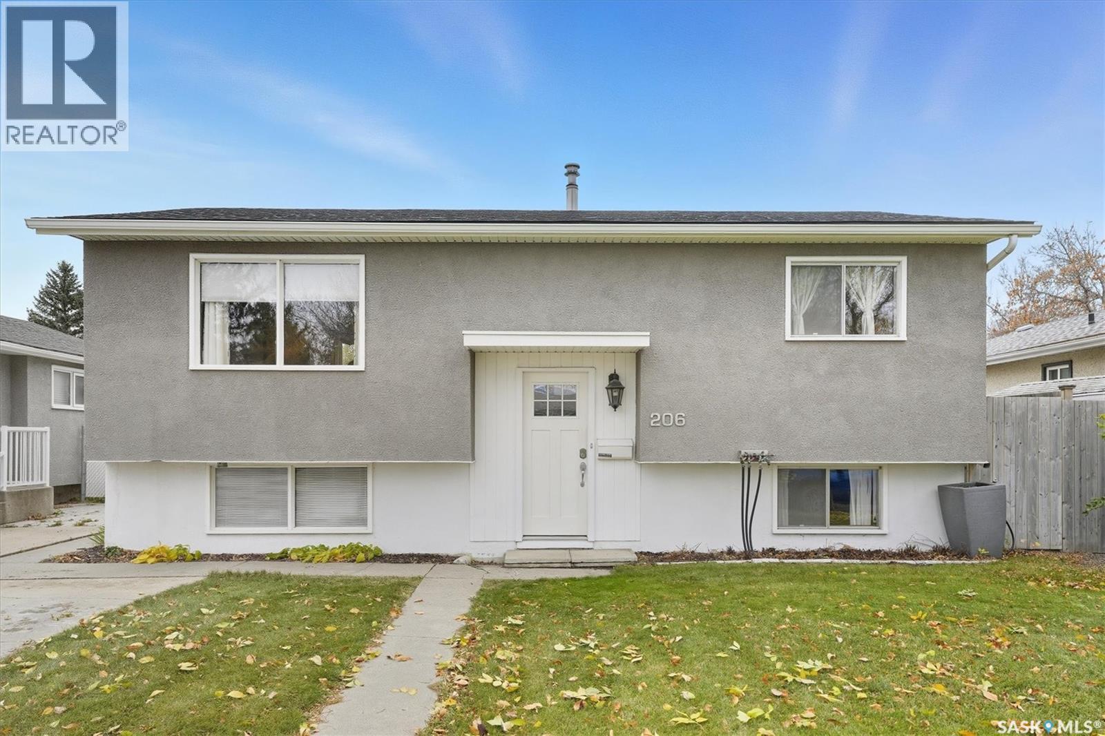 206 Western Cres, Saskatoon, SK S7H 4J6
