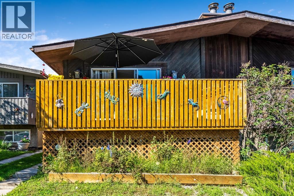 23 Doverville Way SE, Calgary, AB T2B 2N6
