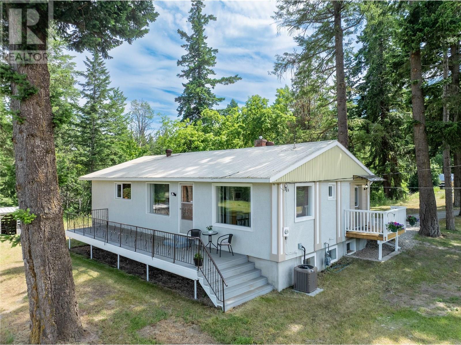 851 Dilworth Rd, Sorrento, BC V0E 2W1