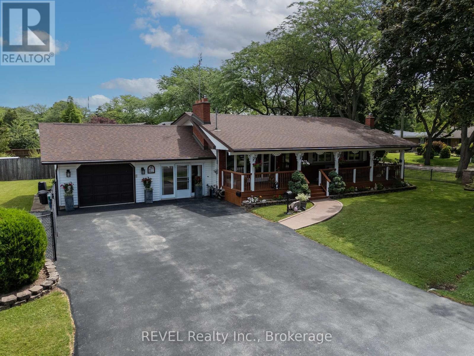 12 Aquadale Dr, St. Catharines, ON L2N 3R6