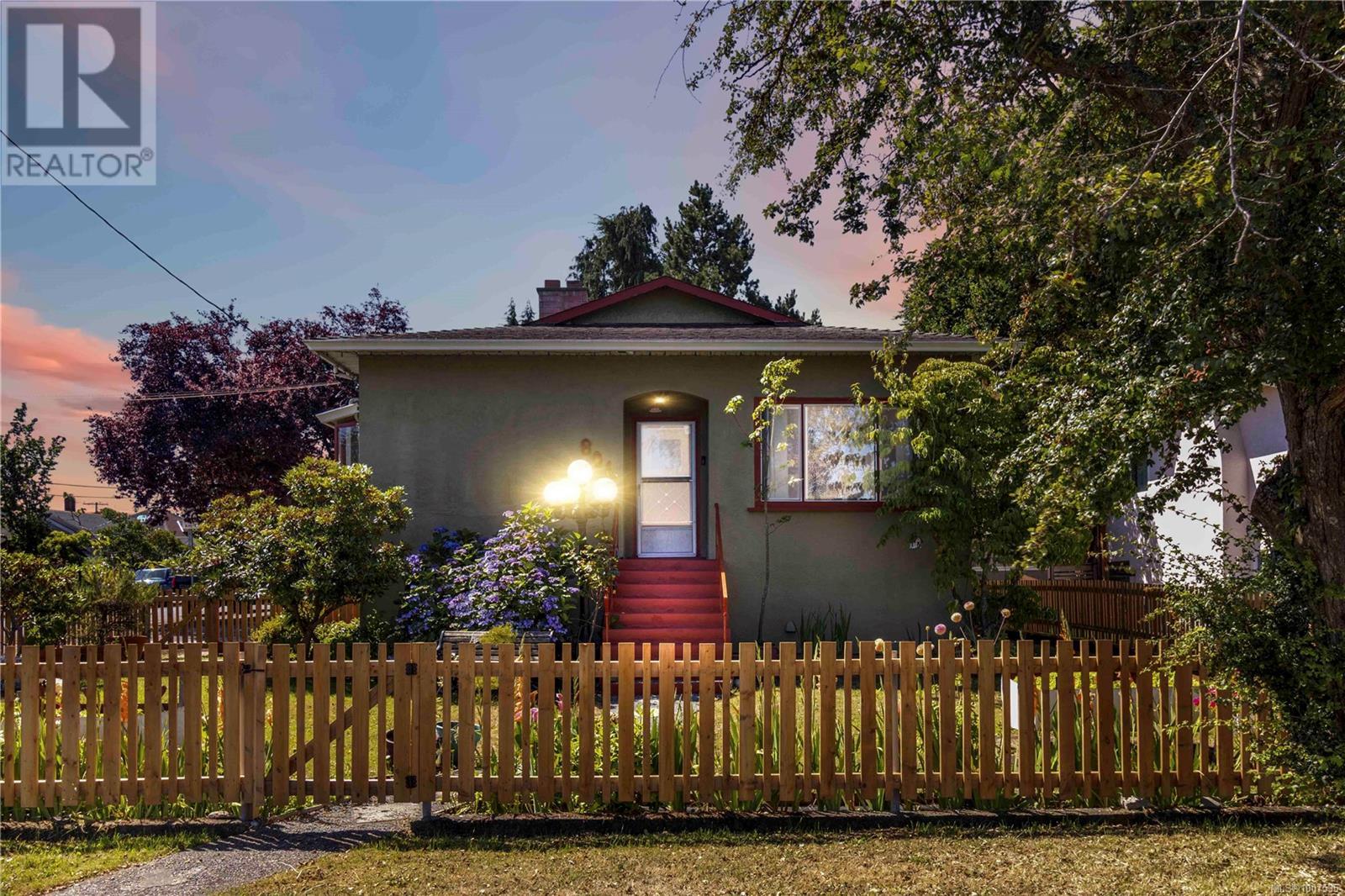 801 Old Esquimalt Rd, Esquimalt, BC V9A 4W9