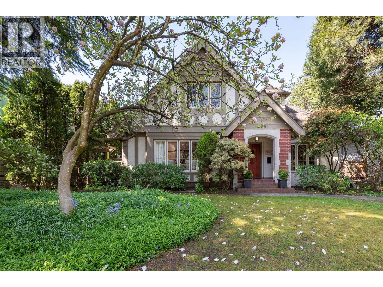 505 Queens Ave, New Westminster, BC V3L 1K2