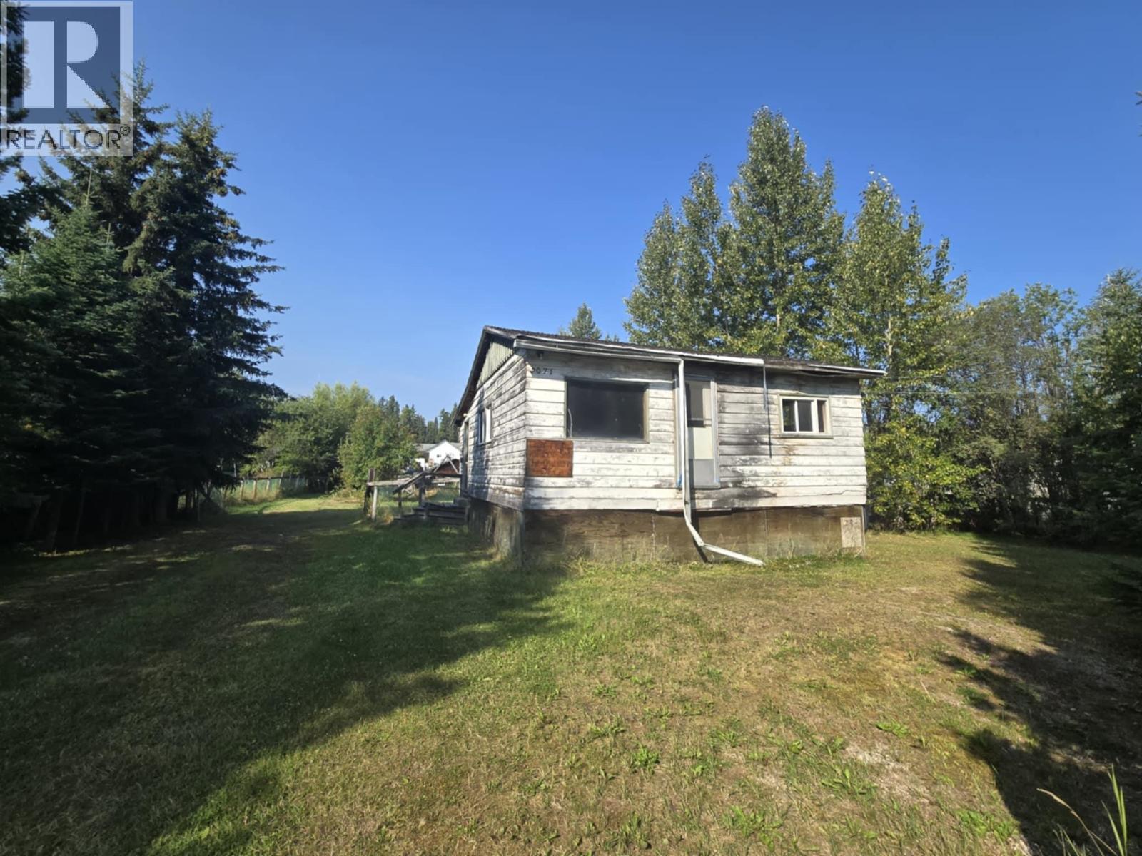 2071 E Mclaren Rd, Prince George, BC V2N 6T9