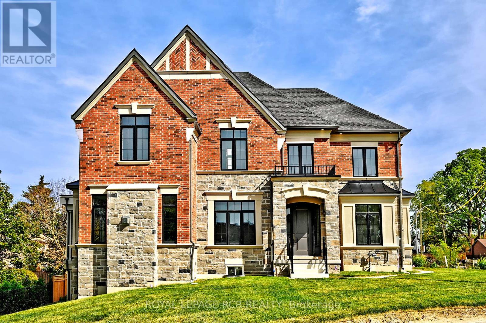 10 William Heath Ct, Aurora, ON L4G 3V4