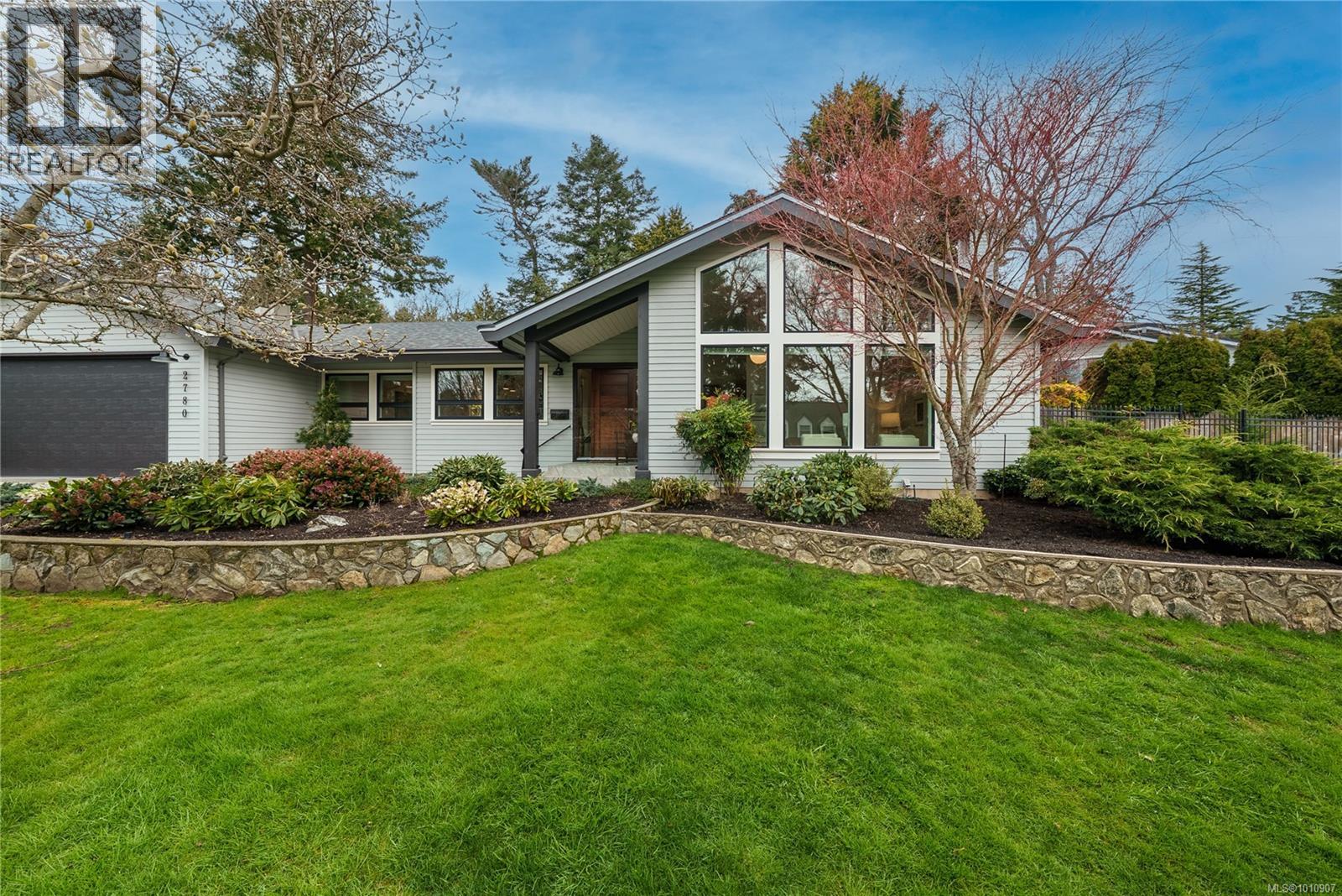 2780 Arbutus Rd, Saanich, BC V8N 5X4