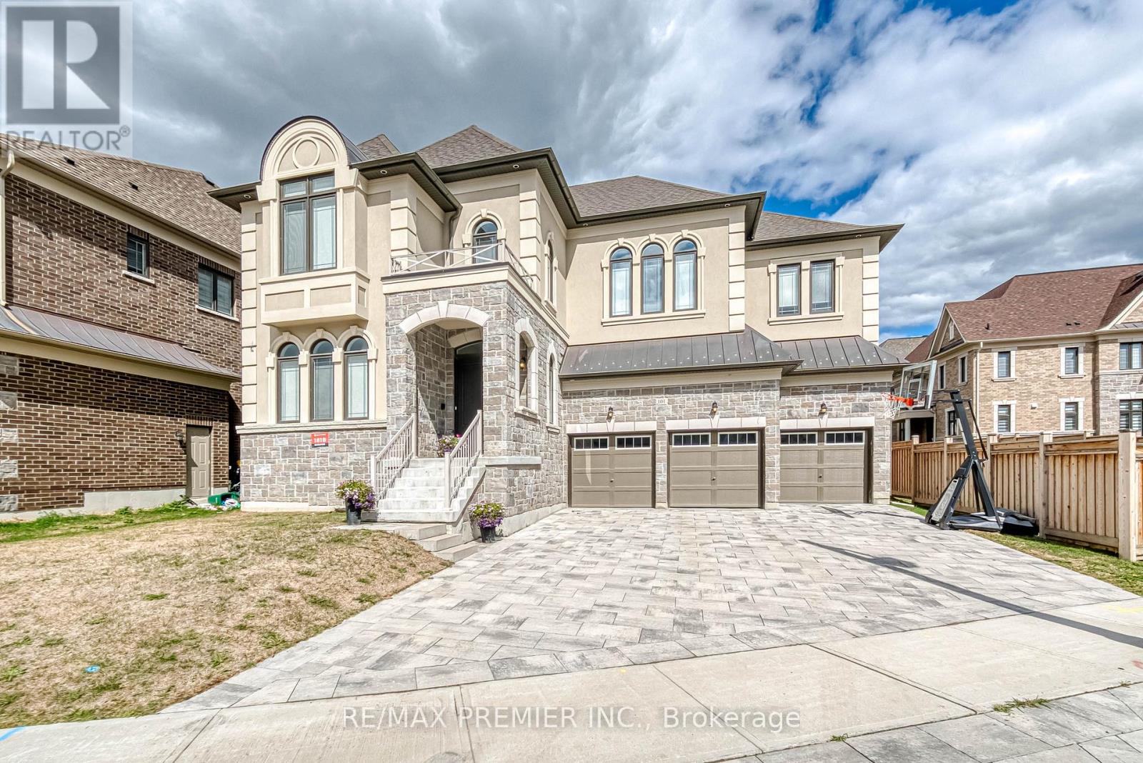 101 Appleyard Ave, Vaughan Kleinburg, ON L4H 4N3
