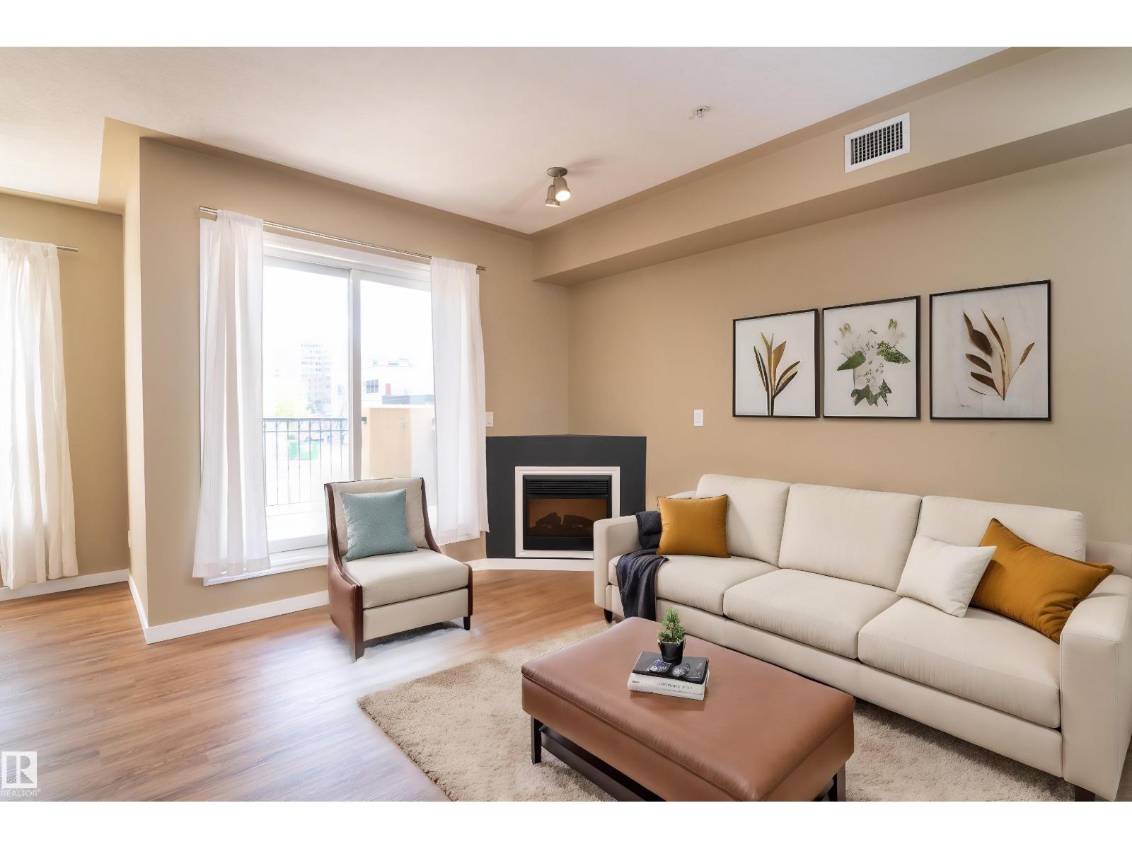 10606 102 Avenue Northwest #201, Edmonton, AB T5J 5E9