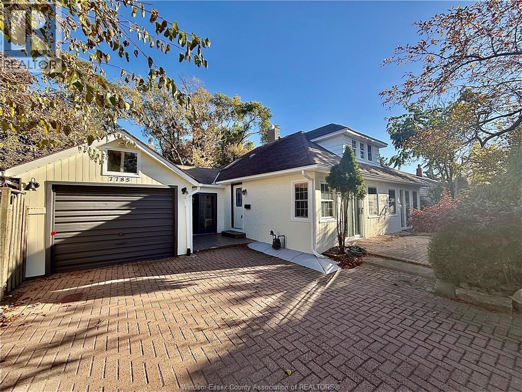 7785 Riverside Dr E, Windsor, ON N8S 1E1