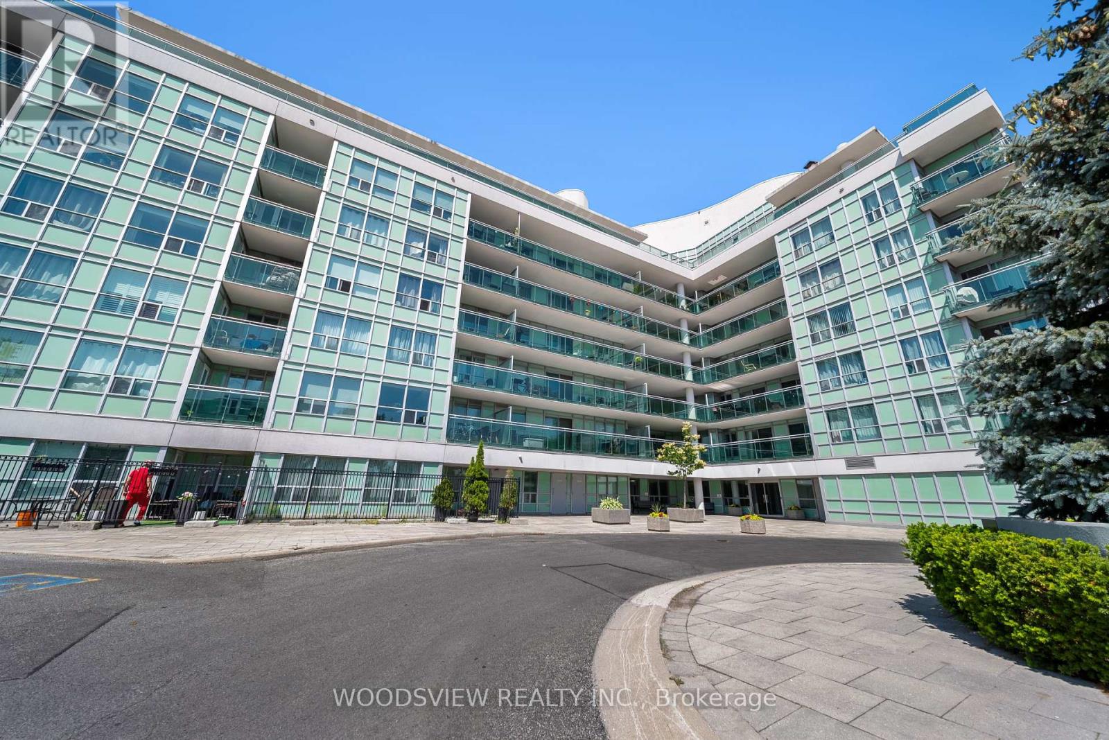 233 60 Fairfax Cres, Toronto, ON M1L 0E1