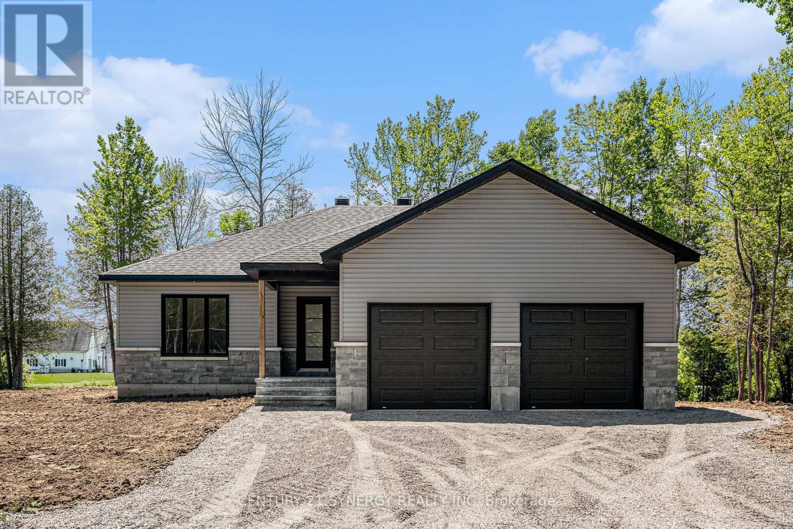 16998 Chevrier St, North Stormont, ON K0C 1V0