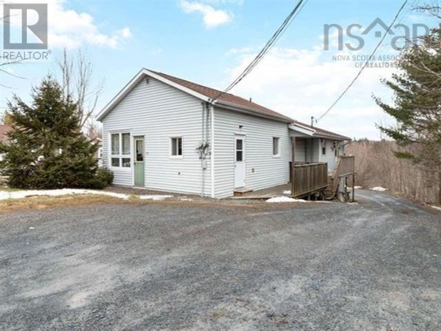 66 Maple Ave, Lunenburg, NS B0J 2C0