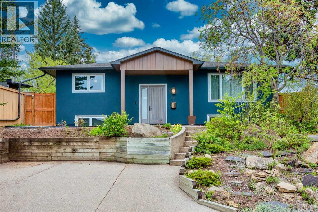 101 Wimbledon Cres SW, Calgary, AB T3C 3J2
