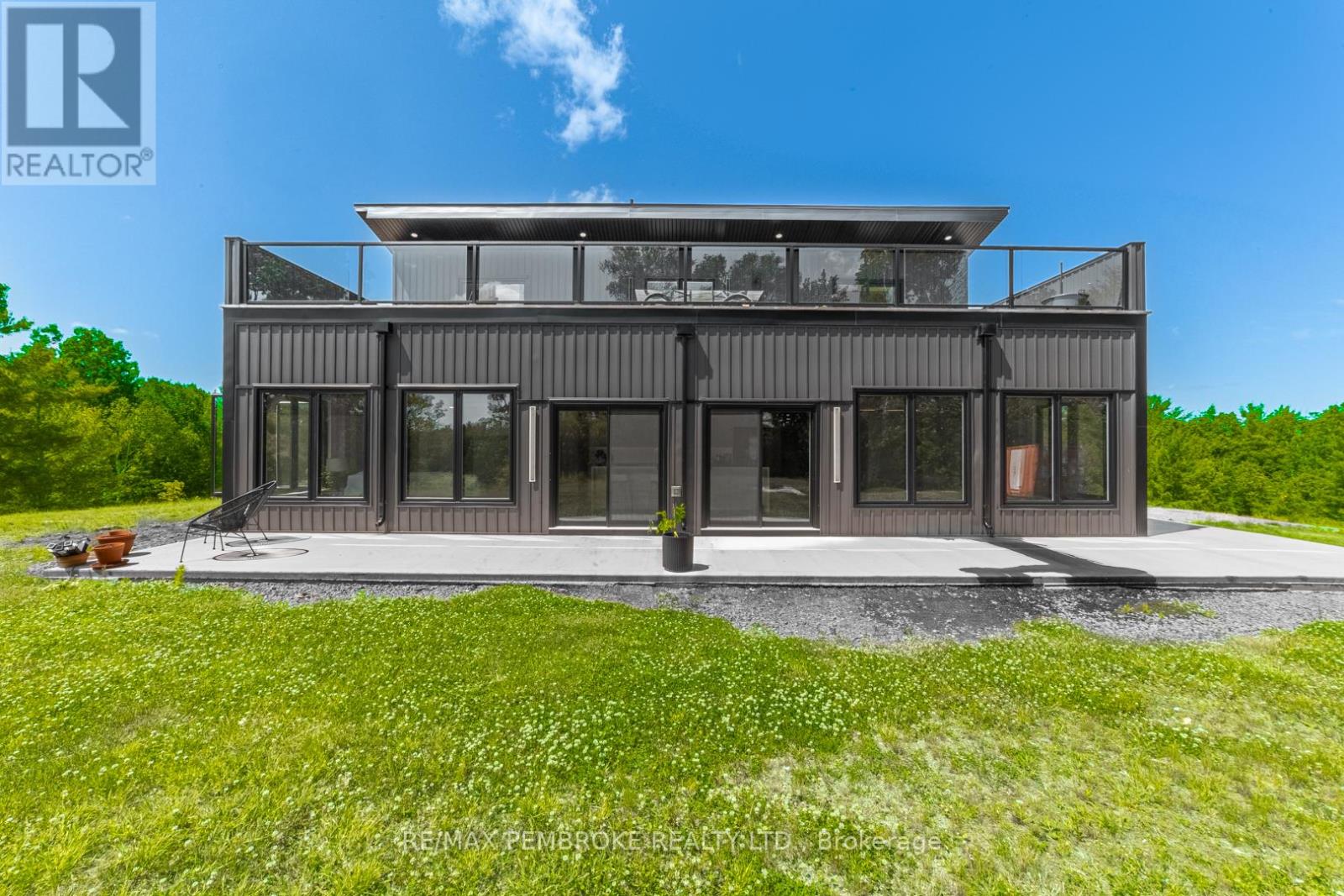 102 Rantz Rd, Petawawa, ON K8H 2W8