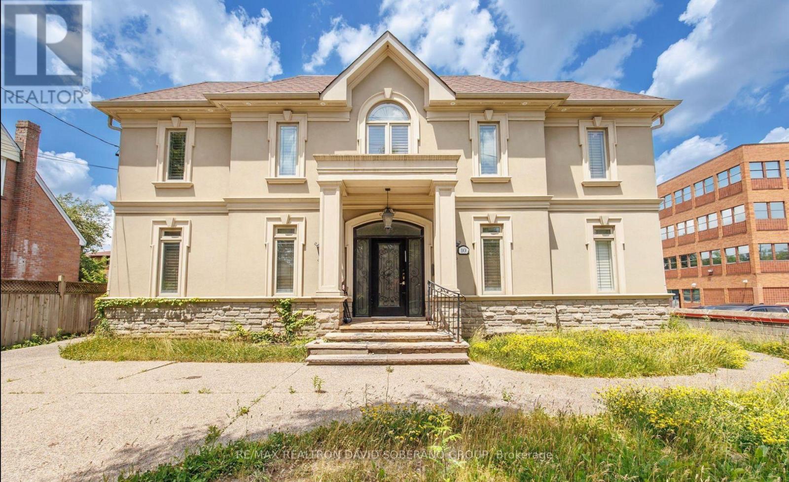 10 Bainbridge Ave, Toronto, ON M3H 2J7