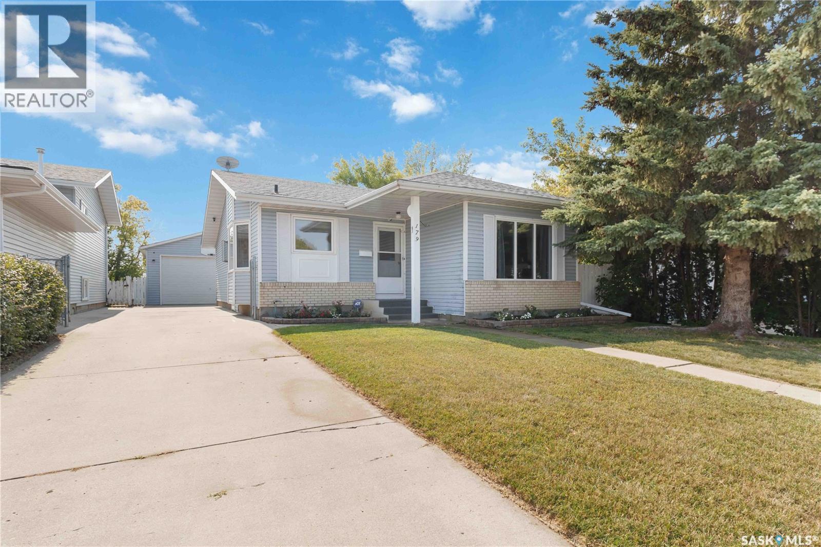 179 Sherry Cres, Saskatoon, SK S7M 5R4