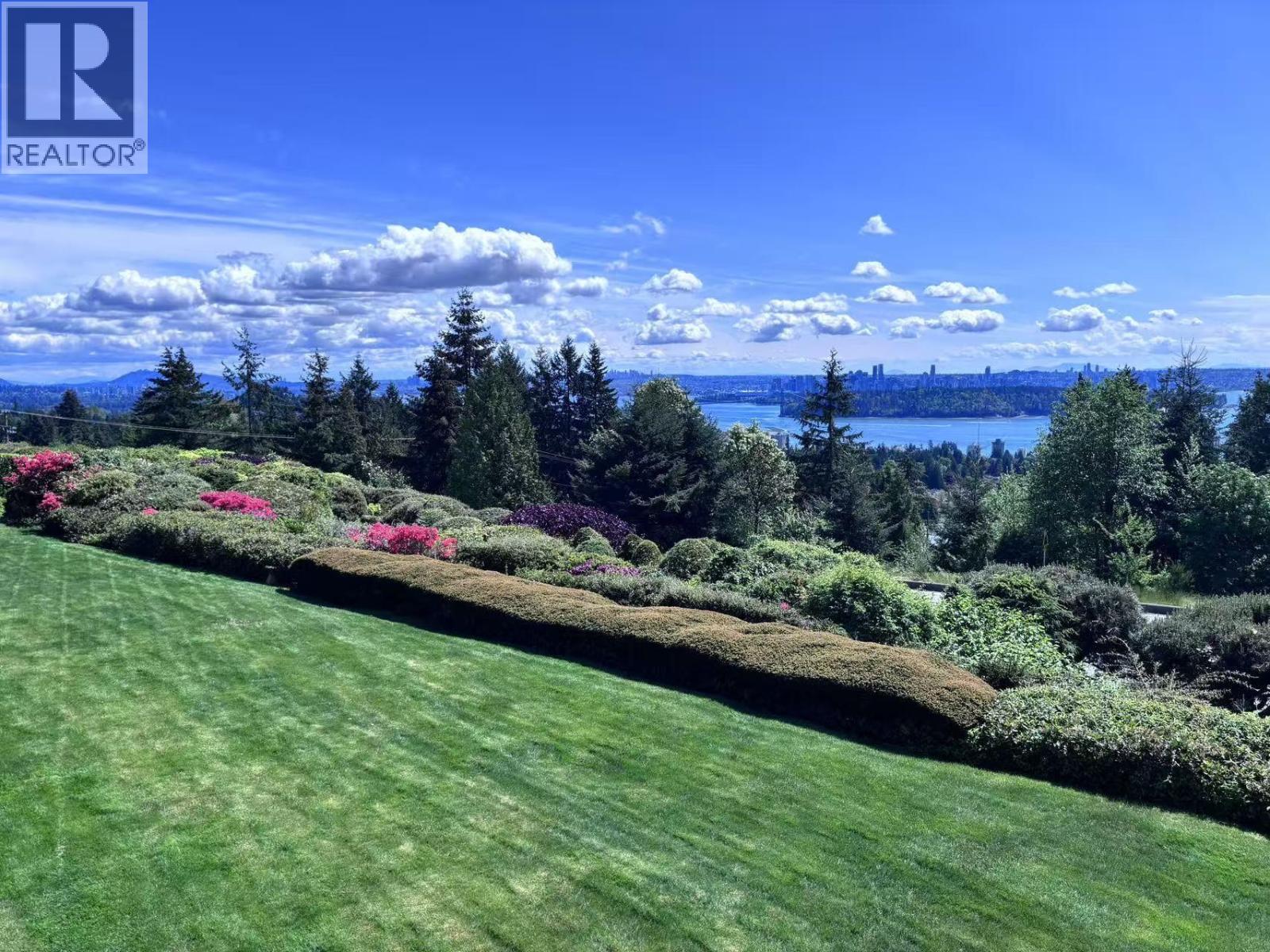 2202 Folkestone Way Unit 49, West Vancouver, BC V7S 2X7