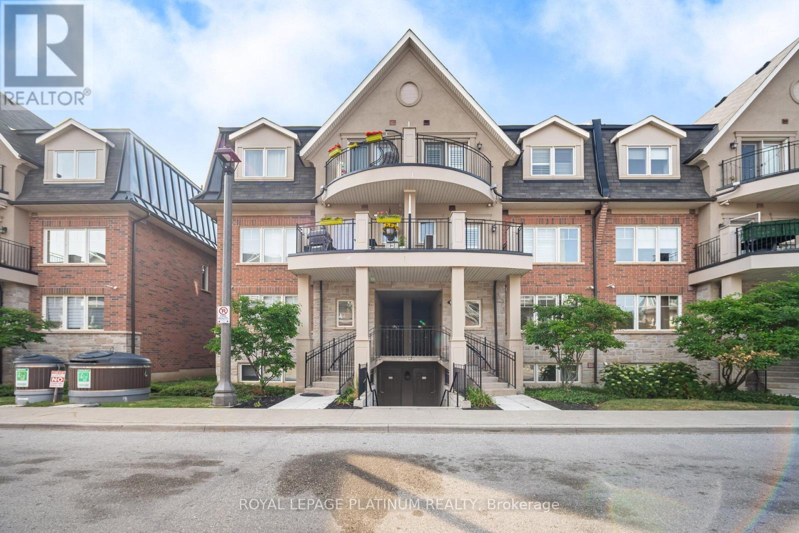 9-01 2420 Baronwood Dr, Oakville, ON L6M 0X6