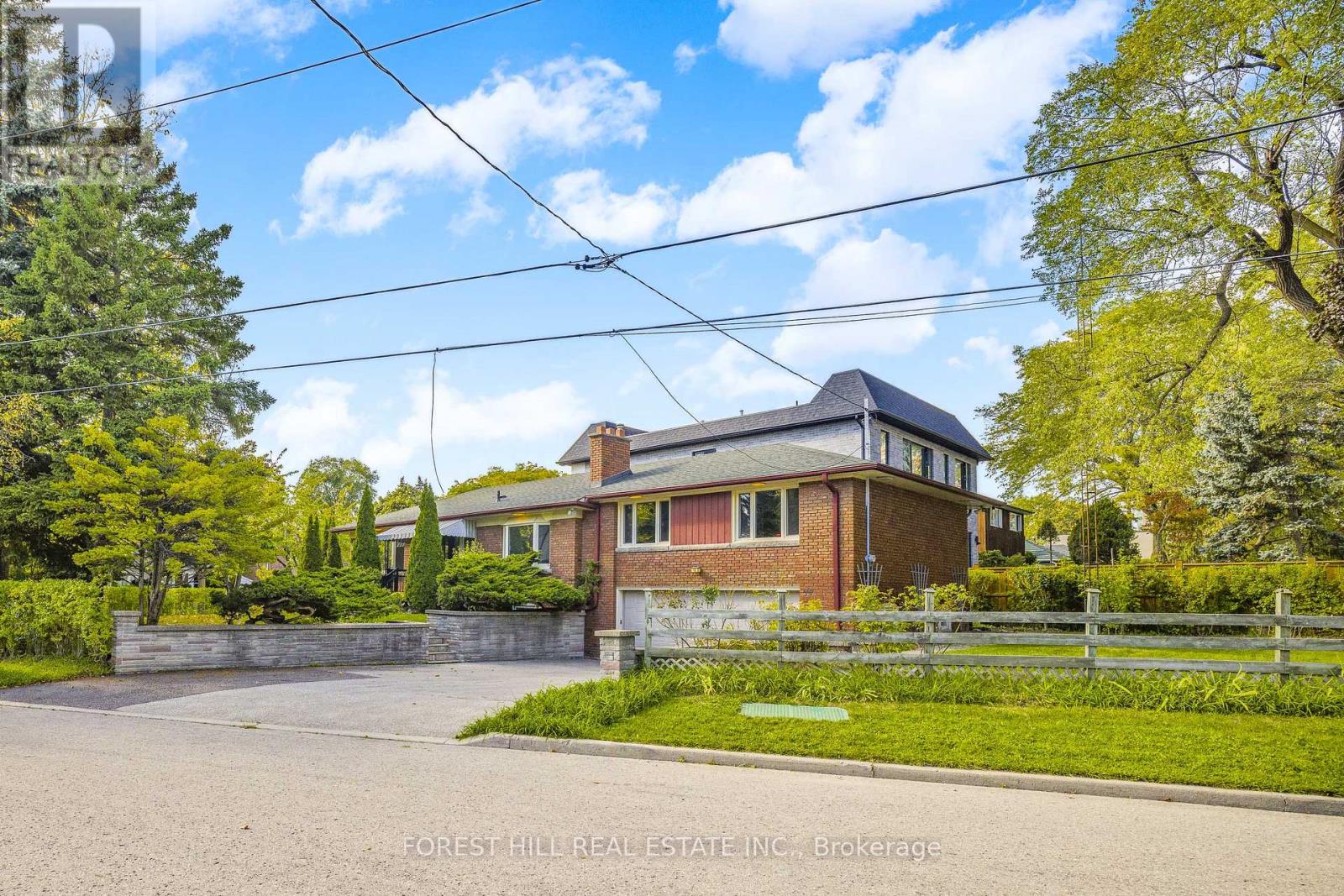 18 Irvington Cres, Toronto, ON M2N 2Z1