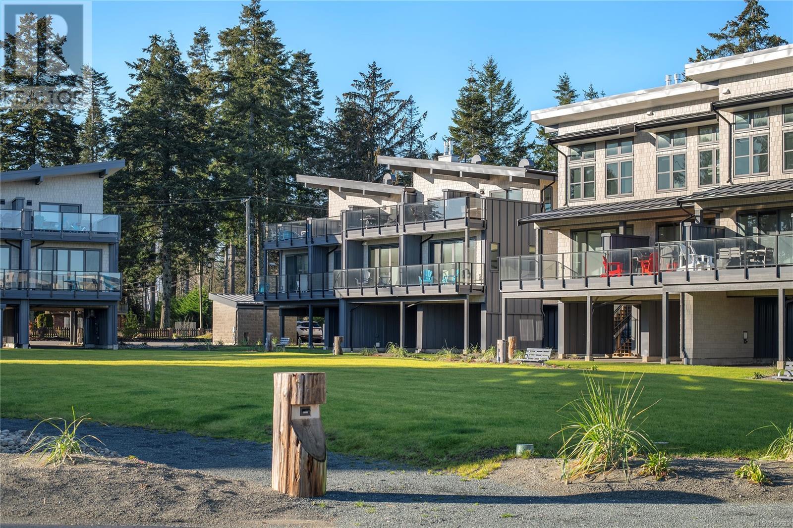9022 Clarkson Ave Unit 4 Ave, Black Creek, BC V9J 1B2