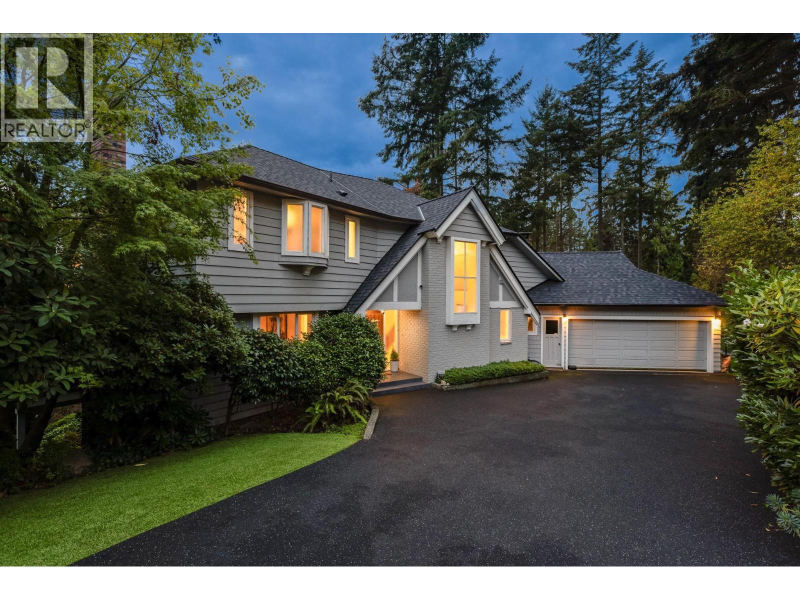 3714 Southridge Pl, West Vancouver, BC V7V 3H8