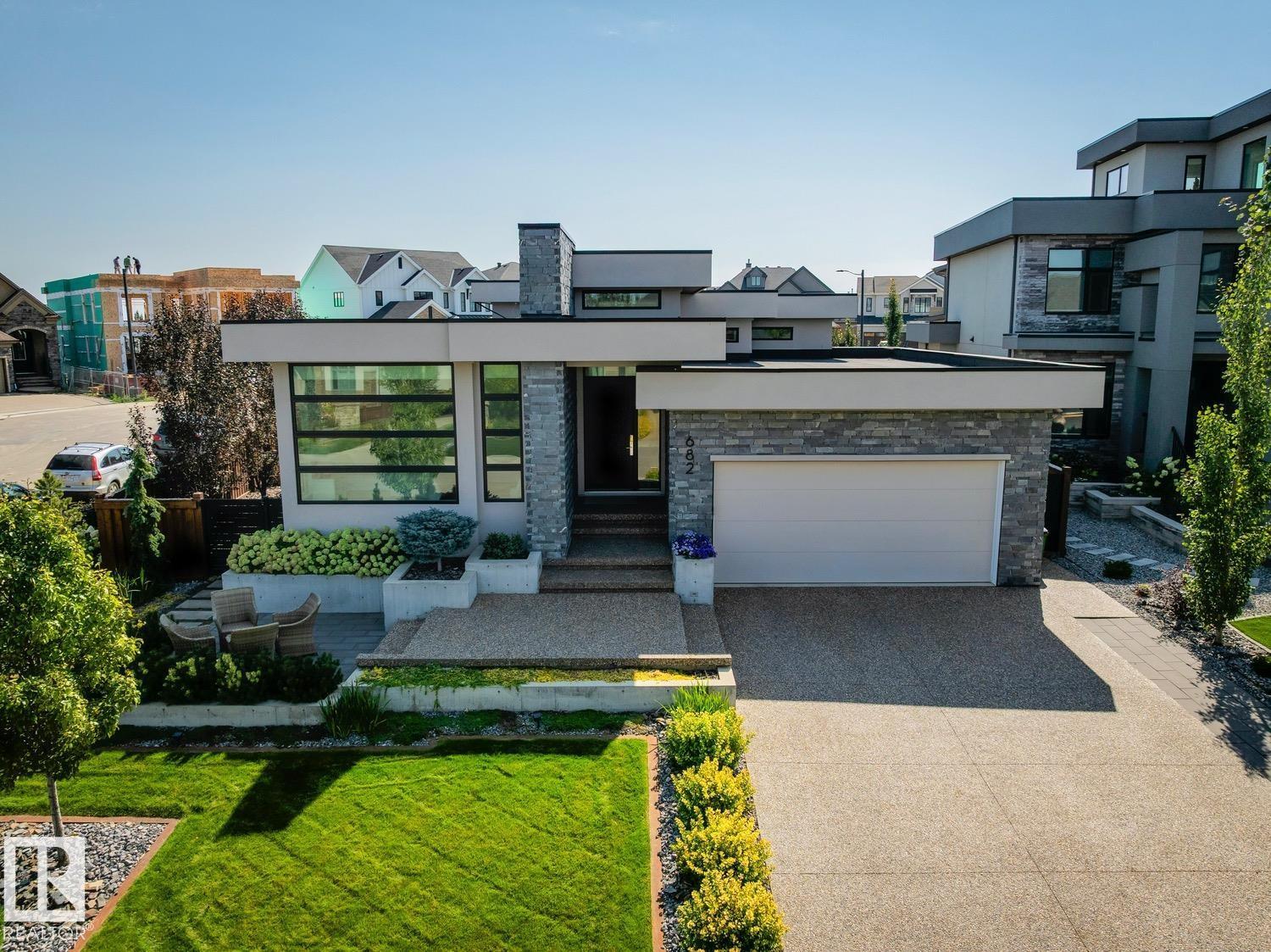 682 Howatt Dr SW, Edmonton, AB T6W 3K3