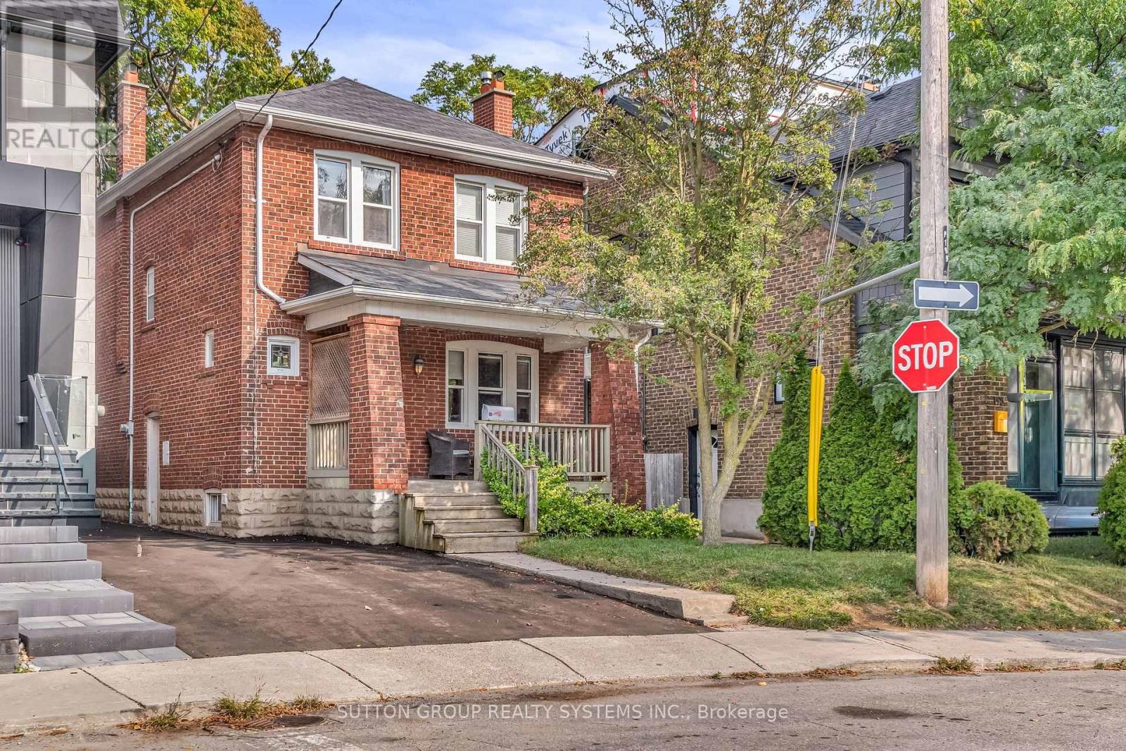 197 Arlington Ave, Toronto, ON M6C 2Z4