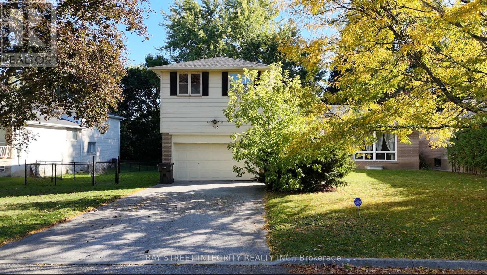 143 Munro Blvd, Toronto, ON M2P 1C9