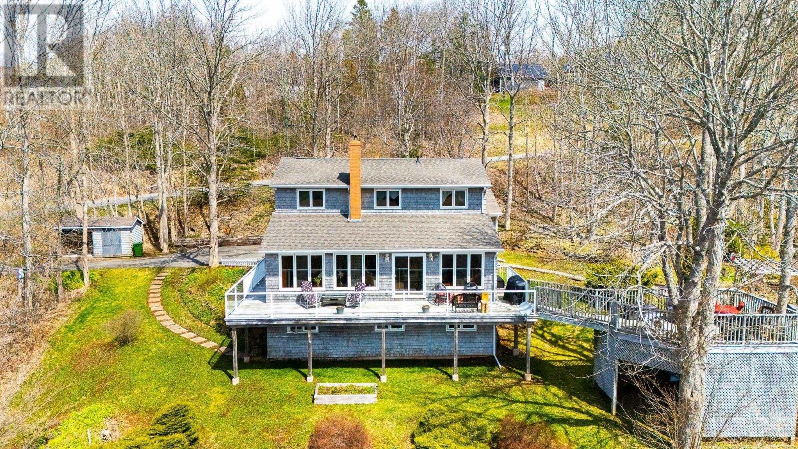 8 Foleaze Park Dr, Brow Of The Mountain, NS B0P 1J0