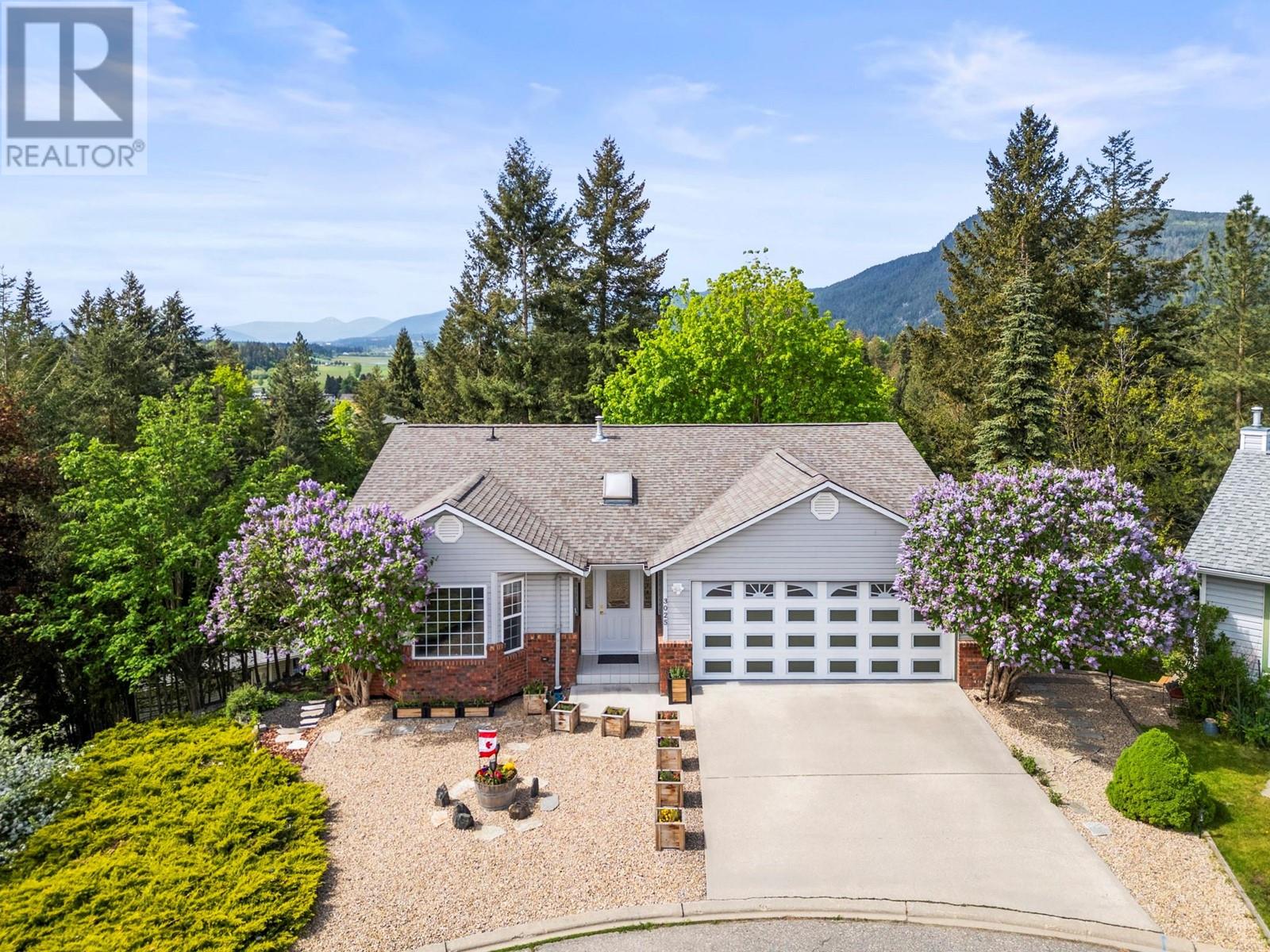 3025 Murison Pl, Armstrong, BC V4Y 0K4